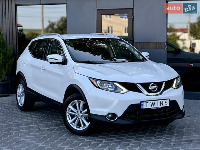 Белый Ниссан Rogue Sport, объемом двигателя 0 л и пробегом 68 тыс. км за 17900 $, фото 2 на Automoto.ua