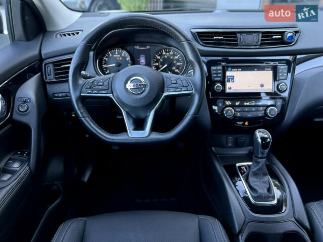 Белый Ниссан Rogue Sport, объемом двигателя 0 л и пробегом 68 тыс. км за 17900 $, фото 9 на Automoto.ua