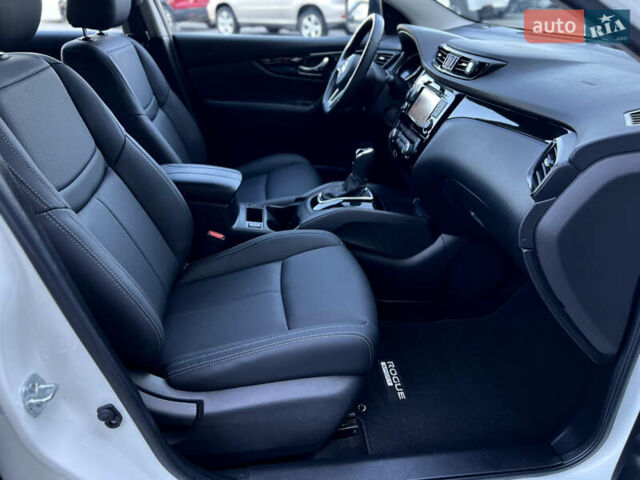 Белый Ниссан Rogue Sport, объемом двигателя 0 л и пробегом 68 тыс. км за 17900 $, фото 26 на Automoto.ua
