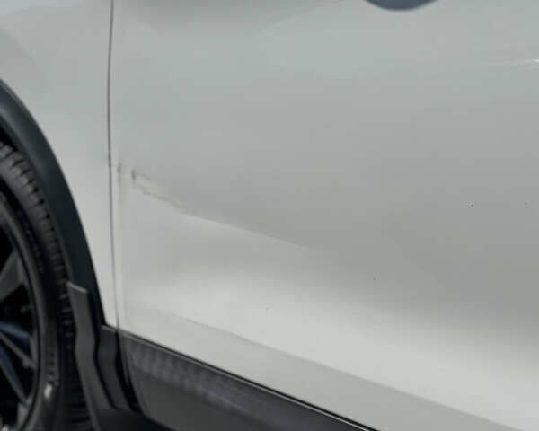 Белый Ниссан Rogue Sport, объемом двигателя 2 л и пробегом 210 тыс. км за 11900 $, фото 5 на Automoto.ua