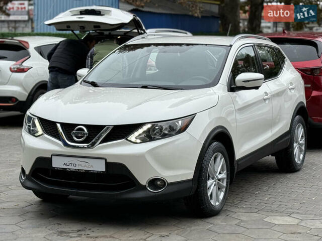 Белый Ниссан Rogue Sport, объемом двигателя 2 л и пробегом 68 тыс. км за 16900 $, фото 4 на Automoto.ua