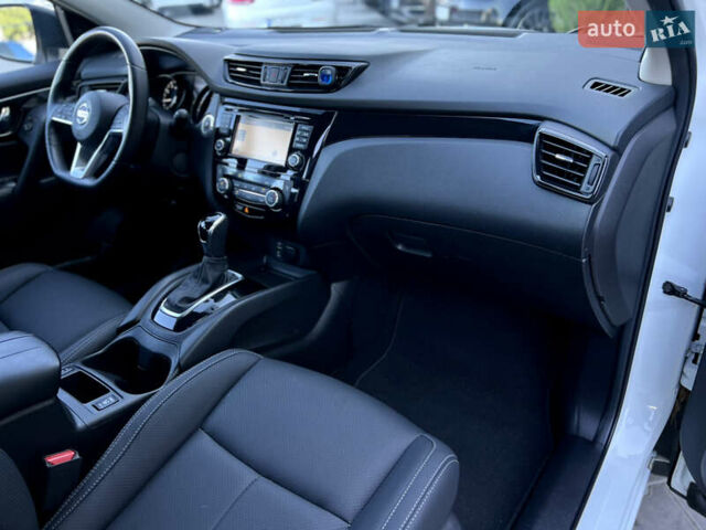 Белый Ниссан Rogue Sport, объемом двигателя 0 л и пробегом 68 тыс. км за 17900 $, фото 27 на Automoto.ua