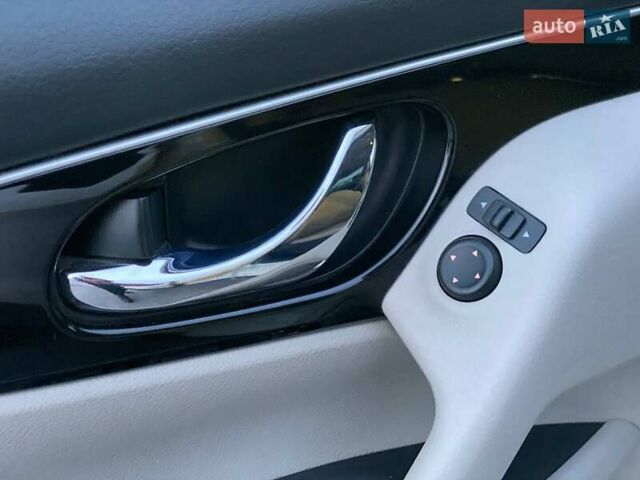 Белый Ниссан Rogue Sport, объемом двигателя 2 л и пробегом 61 тыс. км за 17690 $, фото 16 на Automoto.ua