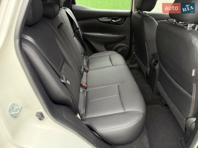 Белый Ниссан Rogue Sport, объемом двигателя 2 л и пробегом 68 тыс. км за 16900 $, фото 40 на Automoto.ua
