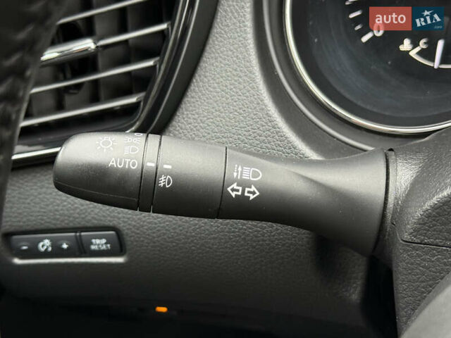 Белый Ниссан Rogue Sport, объемом двигателя 2 л и пробегом 68 тыс. км за 16900 $, фото 58 на Automoto.ua