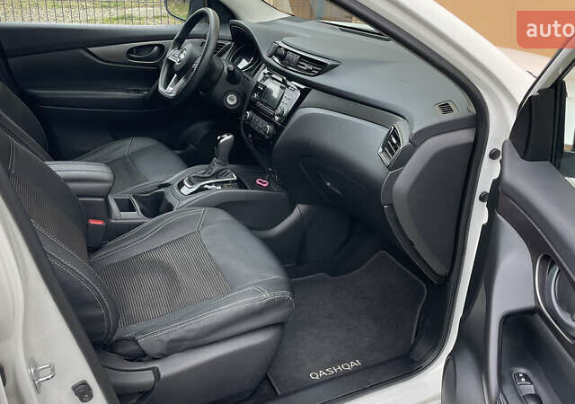 Білий Ніссан Rogue Sport, об'ємом двигуна 2 л та пробігом 62 тис. км за 14800 $, фото 31 на Automoto.ua