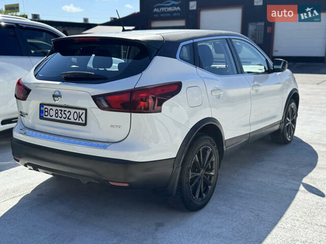 Белый Ниссан Rogue Sport, объемом двигателя 2 л и пробегом 210 тыс. км за 11900 $, фото 1 на Automoto.ua