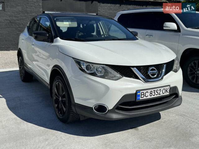 Белый Ниссан Rogue Sport, объемом двигателя 2 л и пробегом 210 тыс. км за 11900 $, фото 3 на Automoto.ua