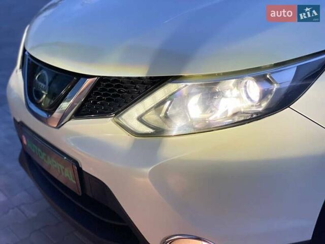 Белый Ниссан Rogue Sport, объемом двигателя 2 л и пробегом 61 тыс. км за 17690 $, фото 13 на Automoto.ua