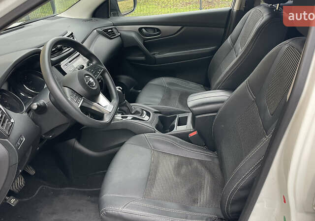 Білий Ніссан Rogue Sport, об'ємом двигуна 2 л та пробігом 62 тис. км за 14800 $, фото 28 на Automoto.ua