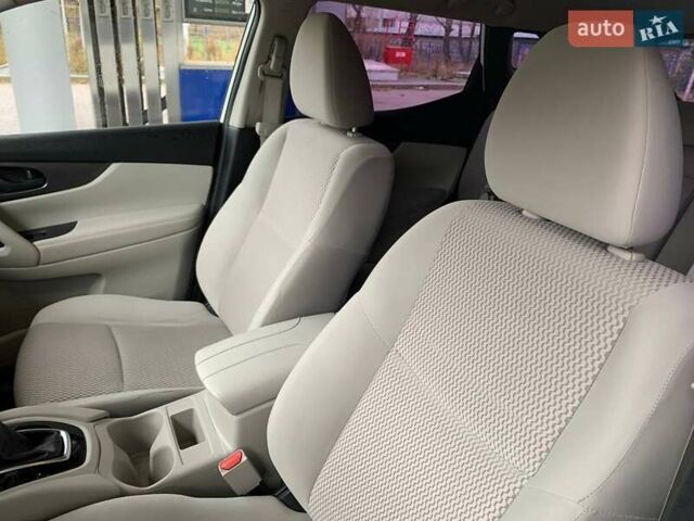 Белый Ниссан Rogue Sport, объемом двигателя 2 л и пробегом 131 тыс. км за 13499 $, фото 11 на Automoto.ua