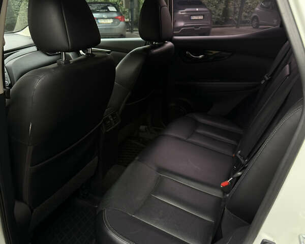 Білий Ніссан Rogue Sport, об'ємом двигуна 2 л та пробігом 53 тис. км за 14999 $, фото 7 на Automoto.ua