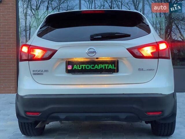 Белый Ниссан Rogue Sport, объемом двигателя 2 л и пробегом 61 тыс. км за 17690 $, фото 6 на Automoto.ua