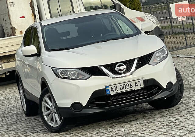 Білий Ніссан Rogue Sport, об'ємом двигуна 2 л та пробігом 62 тис. км за 14800 $, фото 6 на Automoto.ua