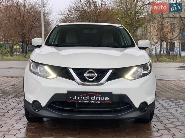 Белый Ниссан Rogue Sport, объемом двигателя 2 л и пробегом 131 тыс. км за 13499 $, фото 1 на Automoto.ua