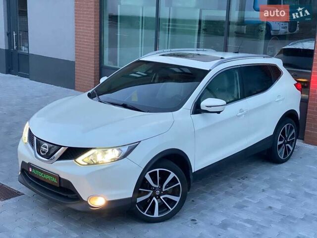 Белый Ниссан Rogue Sport, объемом двигателя 2 л и пробегом 61 тыс. км за 17690 $, фото 1 на Automoto.ua