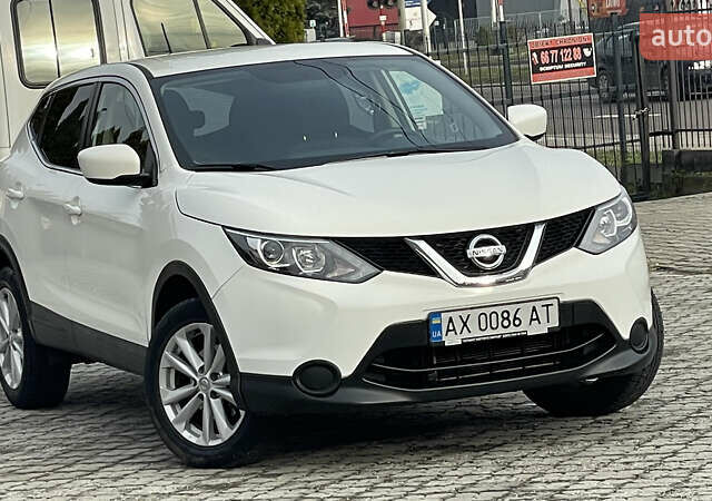 Білий Ніссан Rogue Sport, об'ємом двигуна 2 л та пробігом 62 тис. км за 14800 $, фото 2 на Automoto.ua