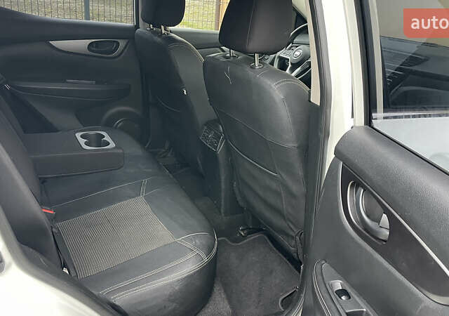 Білий Ніссан Rogue Sport, об'ємом двигуна 2 л та пробігом 62 тис. км за 14800 $, фото 34 на Automoto.ua