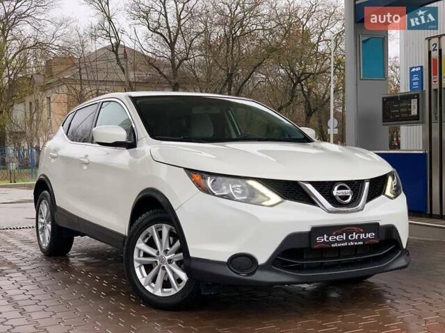 Белый Ниссан Rogue Sport, объемом двигателя 2 л и пробегом 131 тыс. км за 13499 $, фото 2 на Automoto.ua