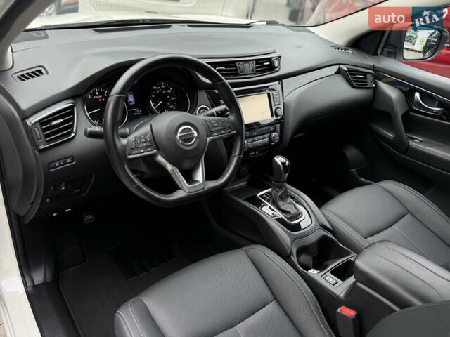 Белый Ниссан Rogue Sport, объемом двигателя 2 л и пробегом 68 тыс. км за 16900 $, фото 42 на Automoto.ua