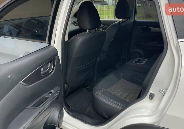 Білий Ніссан Rogue Sport, об'ємом двигуна 2 л та пробігом 62 тис. км за 14800 $, фото 29 на Automoto.ua