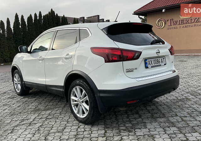 Білий Ніссан Rogue Sport, об'ємом двигуна 2 л та пробігом 62 тис. км за 14800 $, фото 24 на Automoto.ua