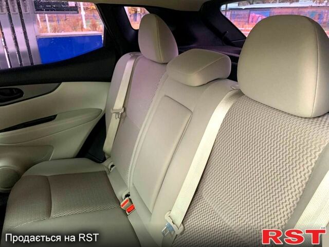 Білий Ніссан Rogue Sport, об'ємом двигуна 2 л та пробігом 131 тис. км за 11999 $, фото 3 на Automoto.ua