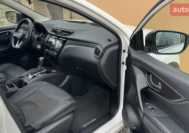 Білий Ніссан Rogue Sport, об'ємом двигуна 2 л та пробігом 62 тис. км за 14800 $, фото 30 на Automoto.ua