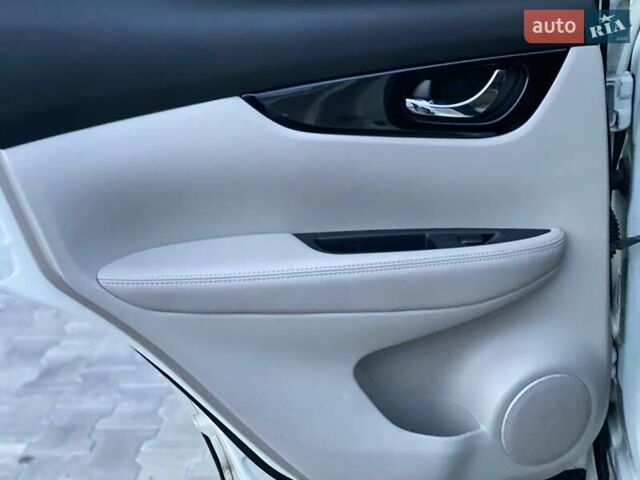 Белый Ниссан Rogue Sport, объемом двигателя 2 л и пробегом 61 тыс. км за 17690 $, фото 32 на Automoto.ua