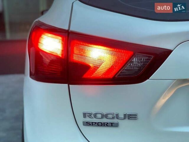 Белый Ниссан Rogue Sport, объемом двигателя 2 л и пробегом 61 тыс. км за 17690 $, фото 10 на Automoto.ua