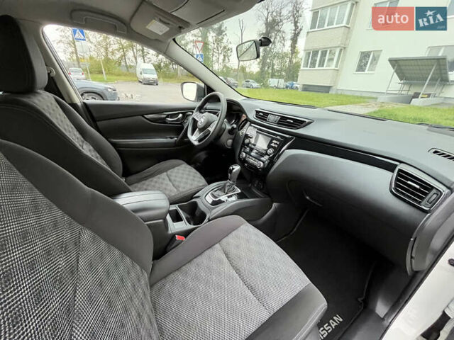 Белый Ниссан Rogue Sport, объемом двигателя 2 л и пробегом 76 тыс. км за 14900 $, фото 11 на Automoto.ua