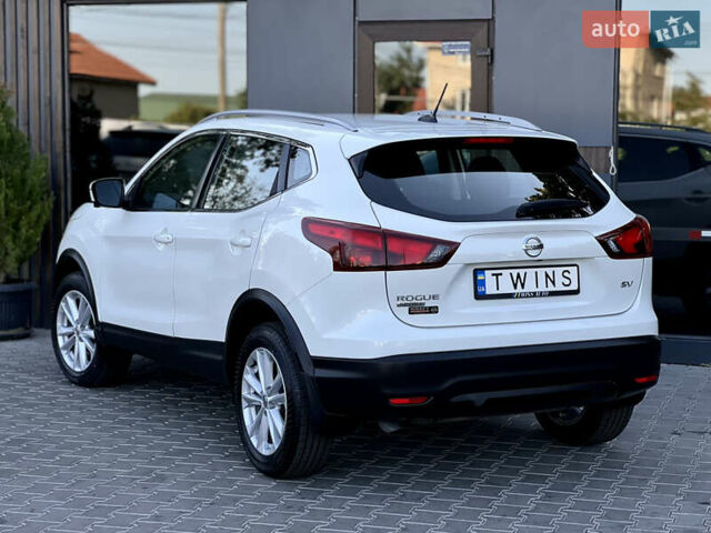 Белый Ниссан Rogue Sport, объемом двигателя 0 л и пробегом 68 тыс. км за 17900 $, фото 5 на Automoto.ua