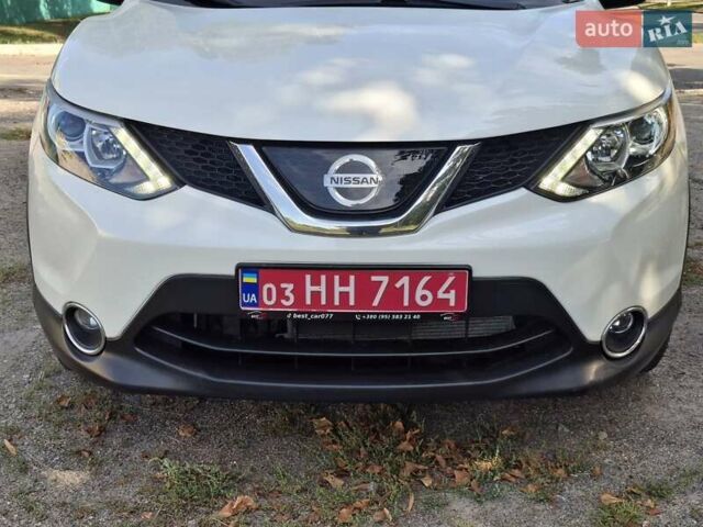 Белый Ниссан Rogue Sport, объемом двигателя 2 л и пробегом 155 тыс. км за 15500 $, фото 3 на Automoto.ua