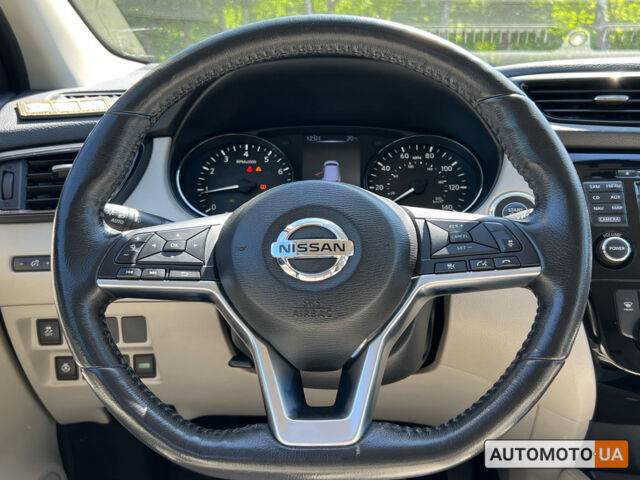 Белый Ниссан Rogue Sport, объемом двигателя 2 л и пробегом 80 тыс. км за 15999 $, фото 11 на Automoto.ua
