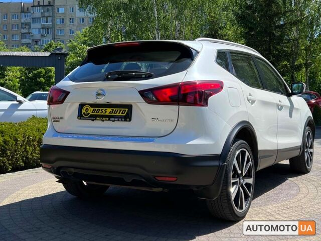 Белый Ниссан Rogue Sport, объемом двигателя 2 л и пробегом 80 тыс. км за 15999 $, фото 6 на Automoto.ua