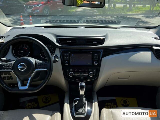 Белый Ниссан Rogue Sport, объемом двигателя 2 л и пробегом 80 тыс. км за 15999 $, фото 10 на Automoto.ua