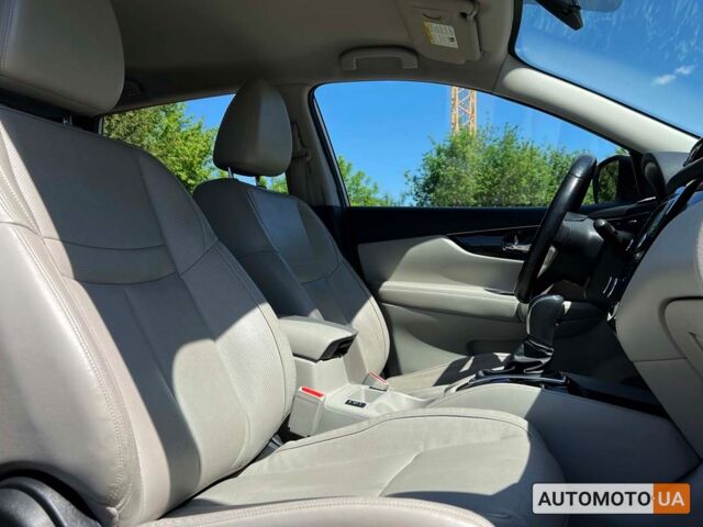 Белый Ниссан Rogue Sport, объемом двигателя 2 л и пробегом 80 тыс. км за 15999 $, фото 8 на Automoto.ua