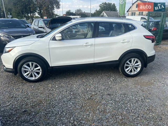 Белый Ниссан Rogue Sport, объемом двигателя 2 л и пробегом 70 тыс. км за 15200 $, фото 1 на Automoto.ua