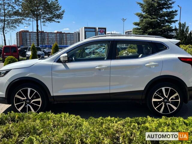 Белый Ниссан Rogue Sport, объемом двигателя 2 л и пробегом 80 тыс. км за 15999 $, фото 3 на Automoto.ua