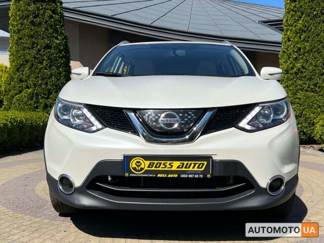 Белый Ниссан Rogue Sport, объемом двигателя 2 л и пробегом 80 тыс. км за 15999 $, фото 1 на Automoto.ua