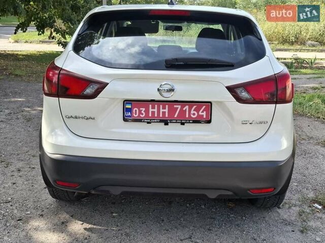 Белый Ниссан Rogue Sport, объемом двигателя 2 л и пробегом 155 тыс. км за 15500 $, фото 8 на Automoto.ua