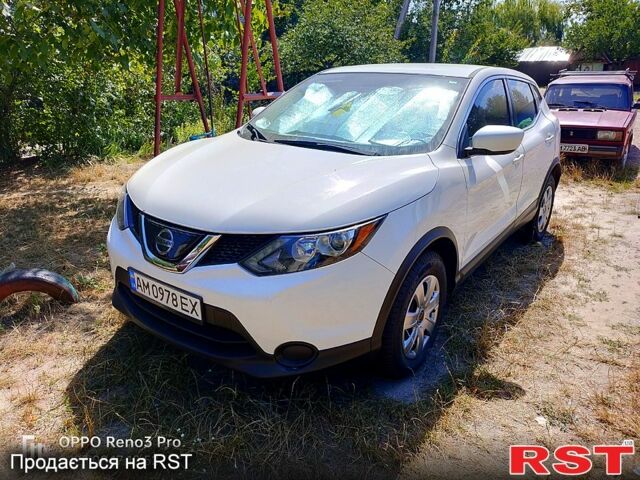 Белый Ниссан Rogue Sport, объемом двигателя 2 л и пробегом 70 тыс. км за 16700 $, фото 2 на Automoto.ua
