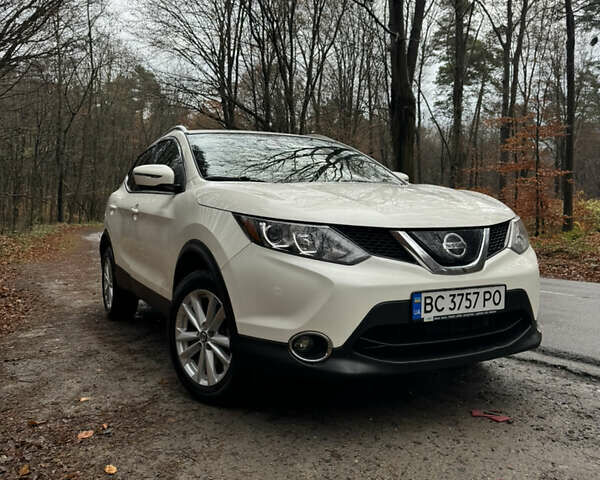 Белый Ниссан Rogue Sport, объемом двигателя 2 л и пробегом 81 тыс. км за 16500 $, фото 1 на Automoto.ua