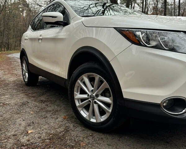 Белый Ниссан Rogue Sport, объемом двигателя 2 л и пробегом 81 тыс. км за 16500 $, фото 6 на Automoto.ua