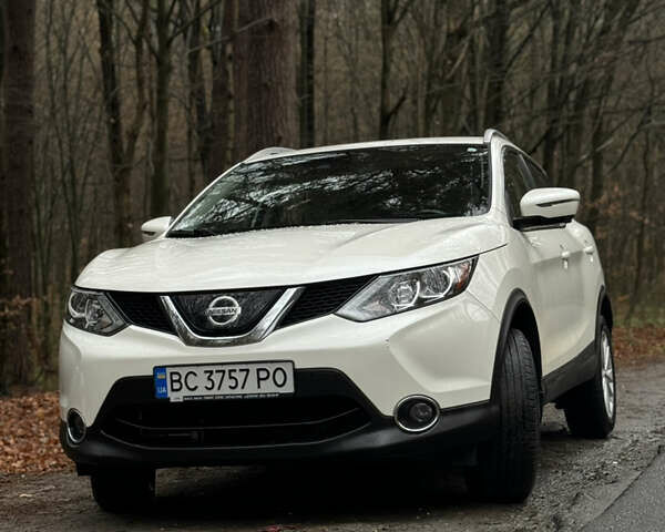 Белый Ниссан Rogue Sport, объемом двигателя 2 л и пробегом 81 тыс. км за 16500 $, фото 5 на Automoto.ua