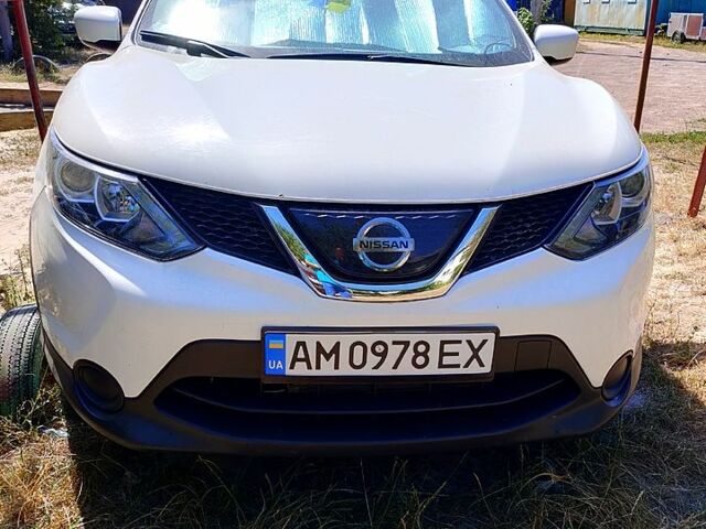 Белый Ниссан Rogue Sport, объемом двигателя 2 л и пробегом 70 тыс. км за 16700 $, фото 4 на Automoto.ua
