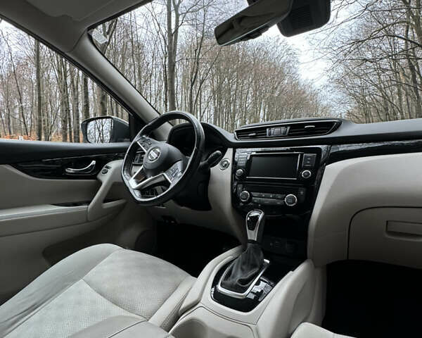 Белый Ниссан Rogue Sport, объемом двигателя 2 л и пробегом 81 тыс. км за 16500 $, фото 13 на Automoto.ua