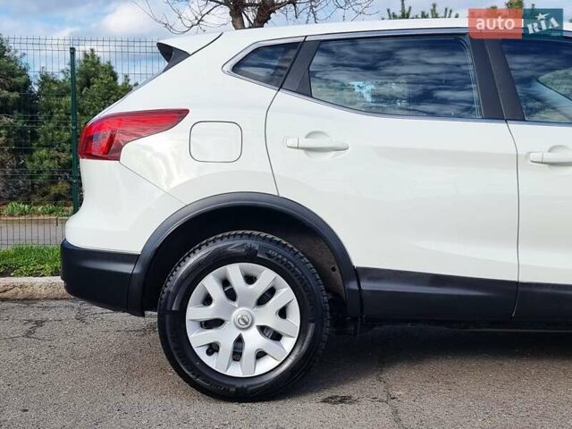 Белый Ниссан Rogue Sport, объемом двигателя 2 л и пробегом 143 тыс. км за 14199 $, фото 14 на Automoto.ua