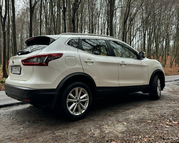 Белый Ниссан Rogue Sport, объемом двигателя 2 л и пробегом 81 тыс. км за 16500 $, фото 3 на Automoto.ua