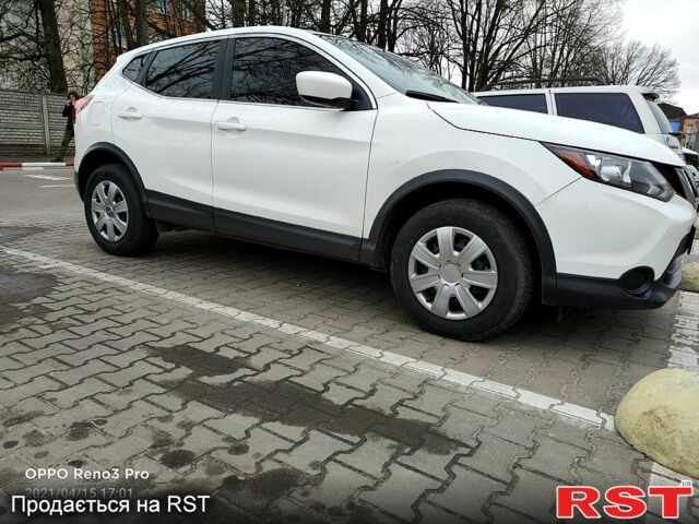 Белый Ниссан Rogue Sport, объемом двигателя 2 л и пробегом 70 тыс. км за 16700 $, фото 3 на Automoto.ua